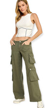 Load image into Gallery viewer, Low Rise Wide Cargo Pants 
