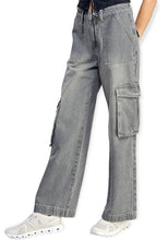 Load image into Gallery viewer, Ruby&#39;s Vintage Wash Cargo Jeans
