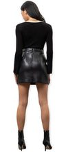 Load image into Gallery viewer, Tory&#39;s Ribbed Knit Long Sleeve Top- Black
