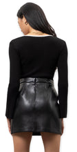 Load image into Gallery viewer, Tory&#39;s Ribbed Knit Long Sleeve Top- Black
