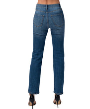 Load image into Gallery viewer, Classic Vintage Denim Jeans - Medium Wash
