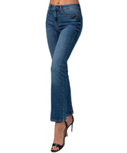 Load image into Gallery viewer, Classic Vintage Denim Jeans - Medium Wash
