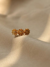Load image into Gallery viewer, Daisy Flower Open Ring
