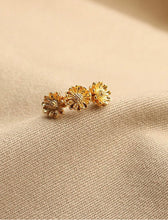 Load image into Gallery viewer, Daisy Flower Open Ring
